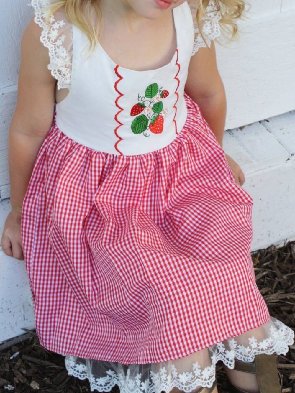 Be Girl Embroidered Strawberry Gingham Lace Trim Summer Dress Red White size 4T